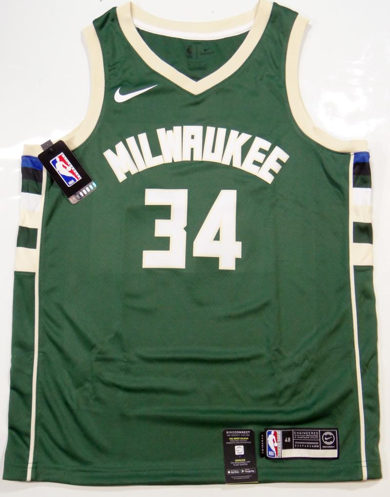 Grand Slam Sports Memorabilia Giannis Antetokounmpo Signed Jersey (JSA)