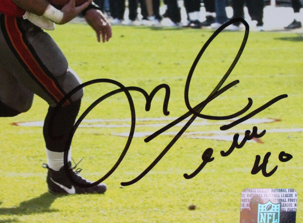 Mike Alstott Signed Buccaneers 8x10 Photo (Beckett Hologram)