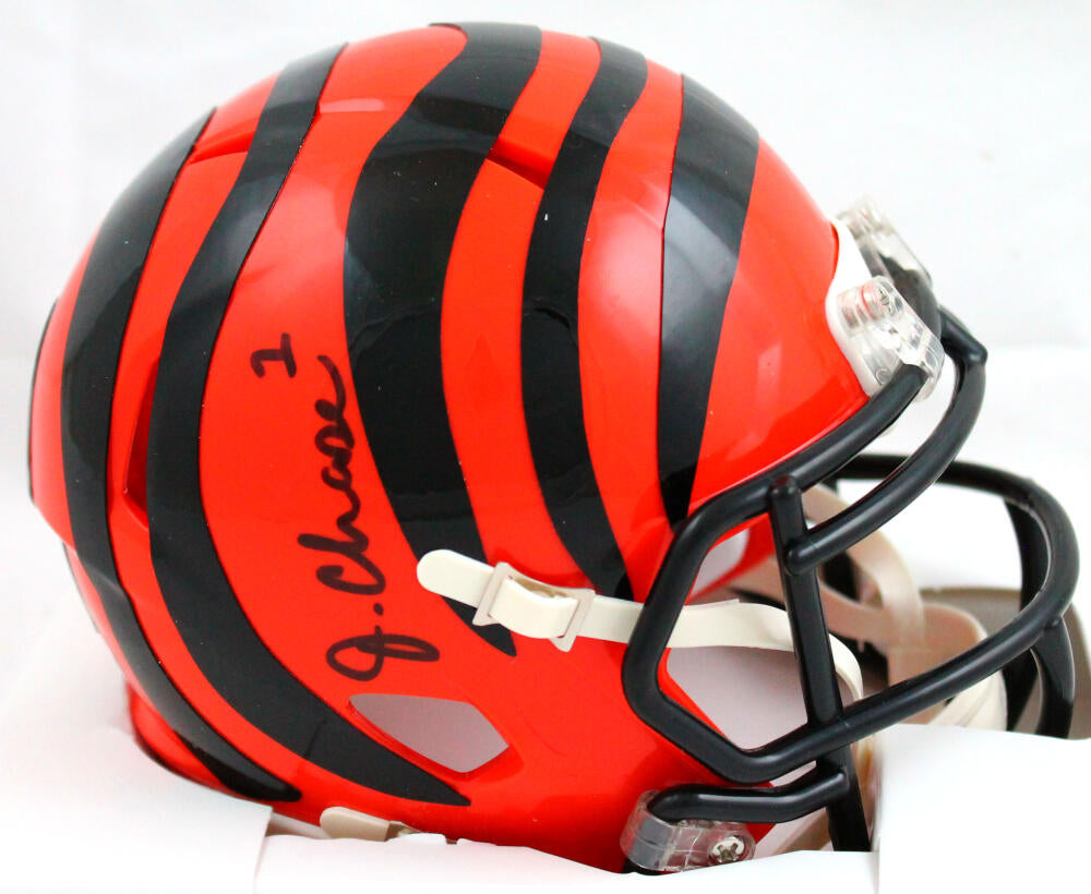 Ja'Marr Chase Cincinnati Bengals Signed Salute to Service Mini Helmet –  Diamond Legends Online