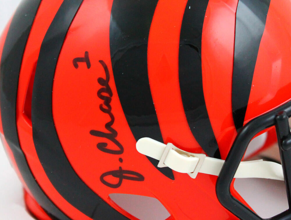 Ja'Marr Chase Autographed Cincinnati Bengals Lunar Mini Helmet Beckett –  Denver Autographs