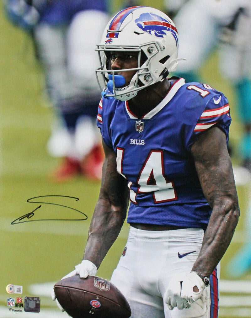 Stefon Diggs Autographed Buffalo Bills Close Up 16x20 FP Photo-Beckett W  Hologram *Black