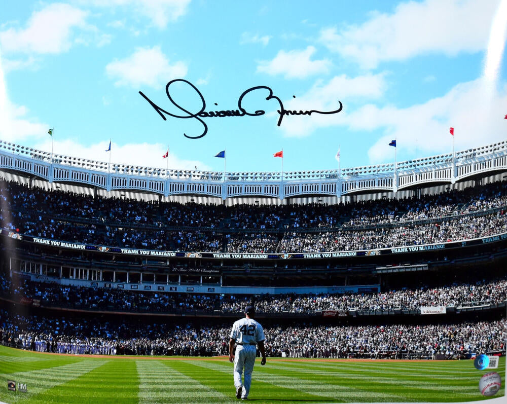 Mariano Rivera Signed Yankees Jersey (Beckett)