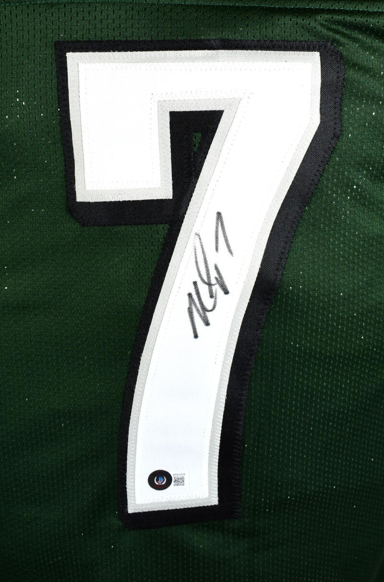 Michael Vick Autographed Green Pro Style Jersey - Beckett W Hologram * –  The Jersey Source