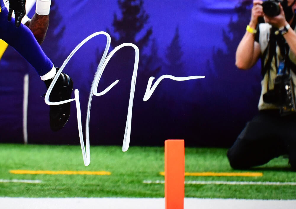 Justin Jefferson Autographed Vikings 16x20 HM ONE HAND CATCH PHOTO