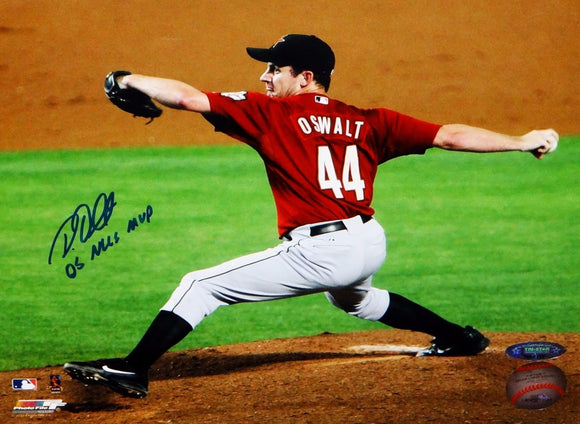 Roy Oswalt NLCS MVP Signed 8x10 Horizontal Throwing Stance Photo- Tri-Star-Auth