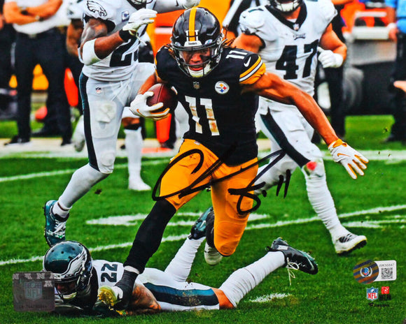 Chase Claypool Autographed Steelers Undefeated 8x10 FP Photo - Beckett W *Black