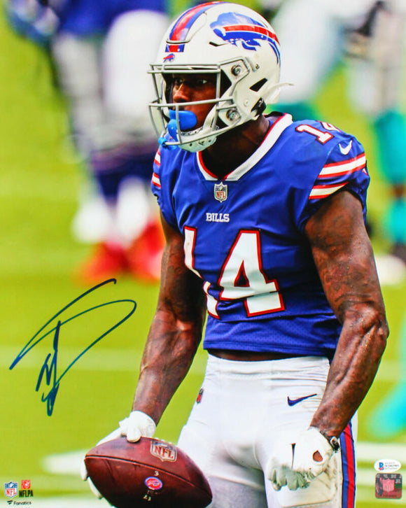 Stefon Diggs Autographed Buffalo Bills Close Up 16x20 FP Photo- Beckett W *Blue