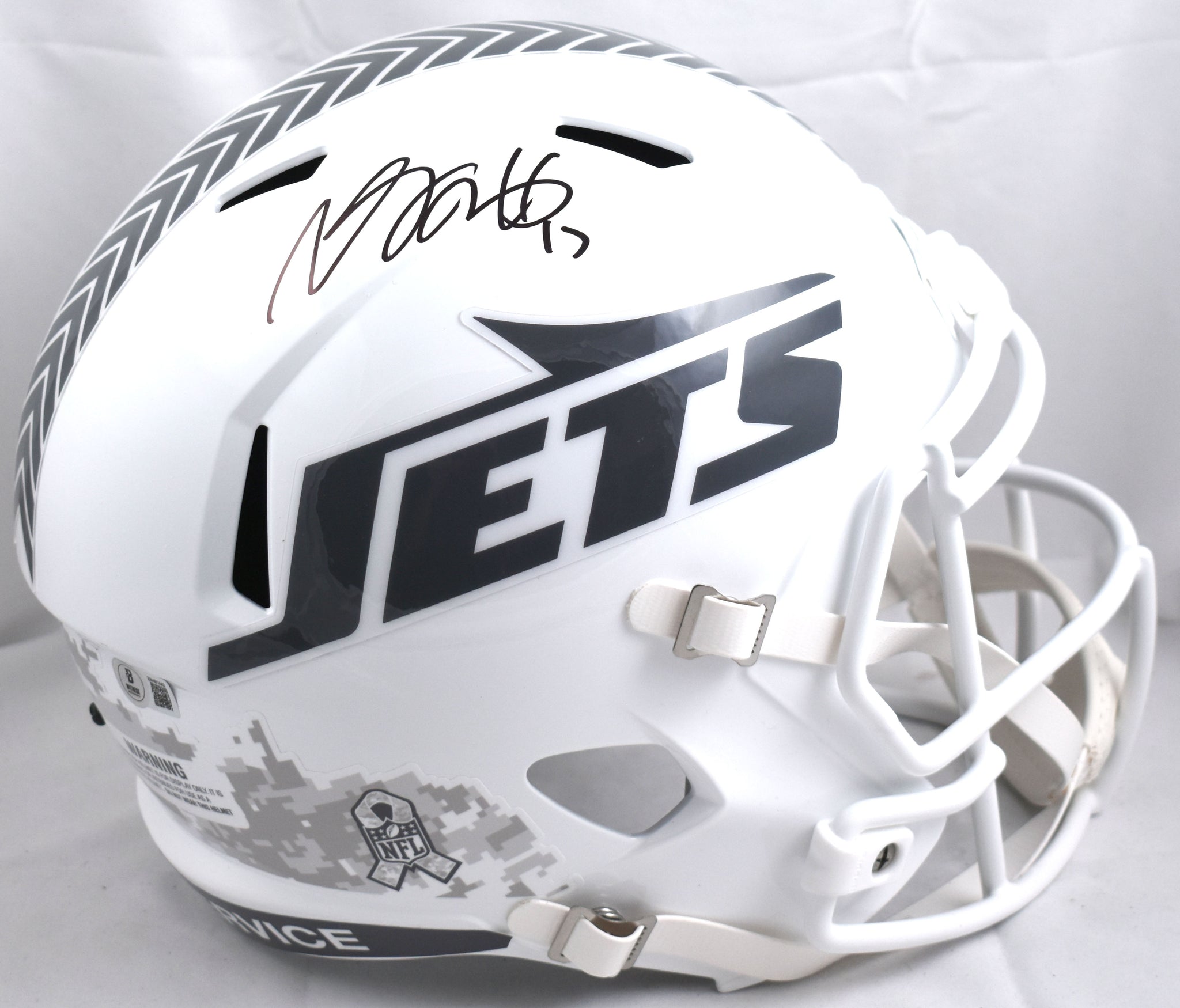 Davante Adams Signed New York Jets Salute 2024 F/S Speed Helmet - Beck The Jersey Source Davante Adams Signed New York Jets Salute 2024 F/S Speed Helmet - Beck The Jersey Source