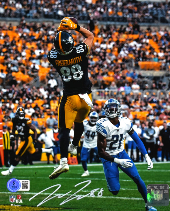 Pat Freiermuth Autographed Steelers 8x10 Catch Photo - Beckett W Hologram *White