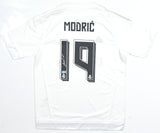 Luka Modrić Autographed Real Madrid Home Soccer Jersey #19 - Beckett *L