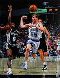 Jason Williams Signed Kings 16x20 PF Photo Behind Head Pass w/ Insc- Beckett