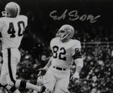 Erich Barnes Autographed 8x10 Cleveland Browns B&W Photo Jumping In Air JSA