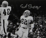 Erich Barnes Autographed 8x10 Cleveland Browns B&W Photo Jumping In Air JSA Auth