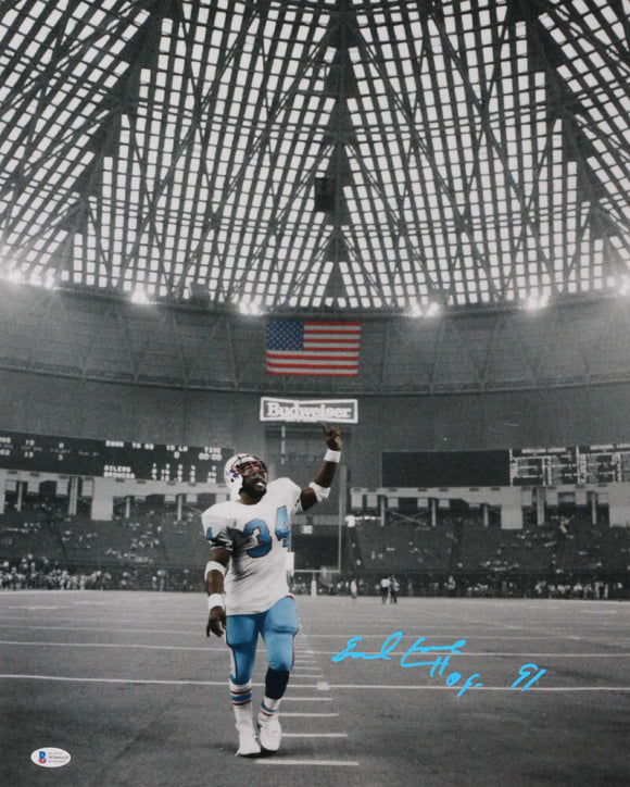 Earl Campbell Autographed B&W Pointing Up Spotlight 16x20 Photo - Beckett W Auth *Light Blue