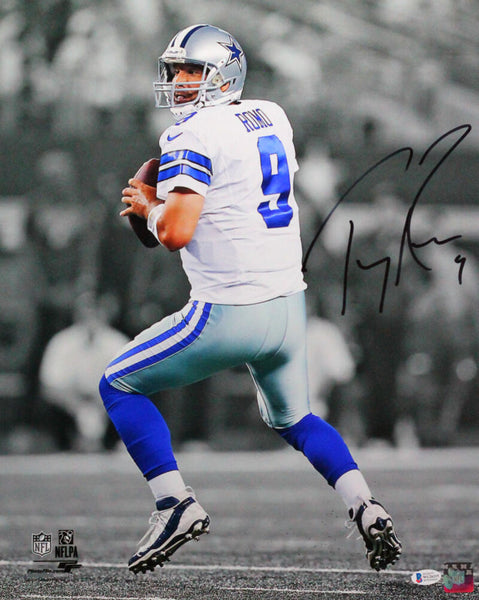 TONY ROMO #40 (AUTOGRAPHED) (BECKETT CERTIFIED) (DALLAS COWBOYS) (NFL