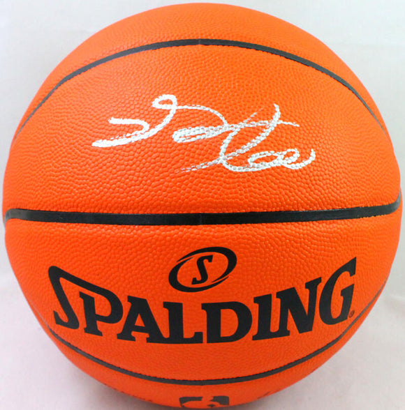 De'Aaron Fox Autographed Official NBA Spalding Basketball- Beckett W Hologram *Silver