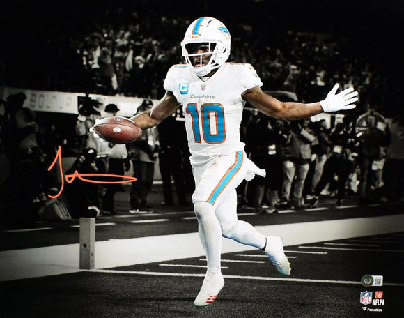 Tyreek Hill Autographed Miami Dolphins 16x20 Teal Jersey Photo- Becket –  The Jersey Source