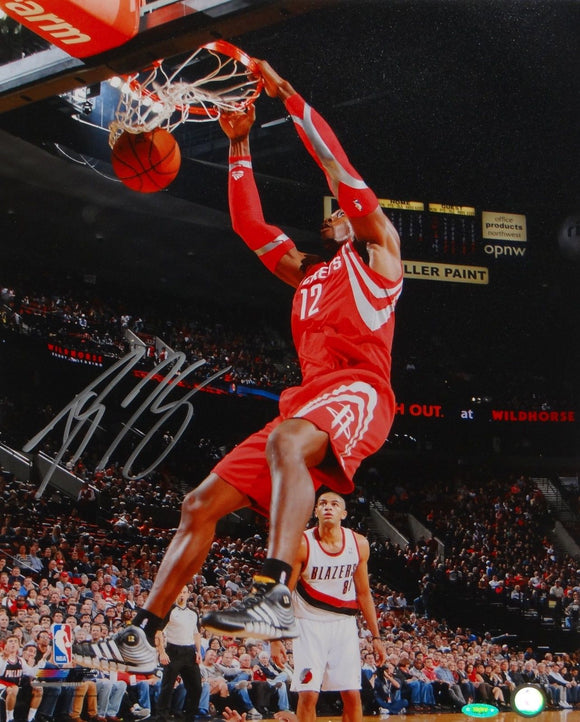 Dwight Howard Autographed 16x20 Dunking Photo- TriStar Authenticated
