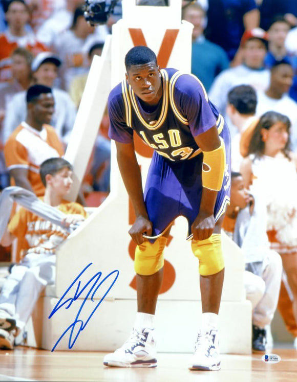 Shaquille O'Neal Autographed 16x20 LSU Tigers Hands on Knees Photo- Beckett Authenticated